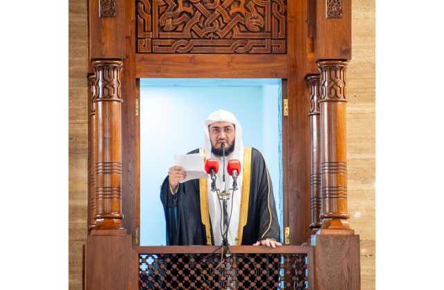 إمام وخطيب المسجد الحرام يؤكد على فضيلة الإحسان في خطبة الجمعة في جامع مركز أحمد الفاتح
