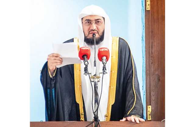 إمام الحرم المكي يؤكد على فضيلة الإحسان بخطبته بجامع الفاتح