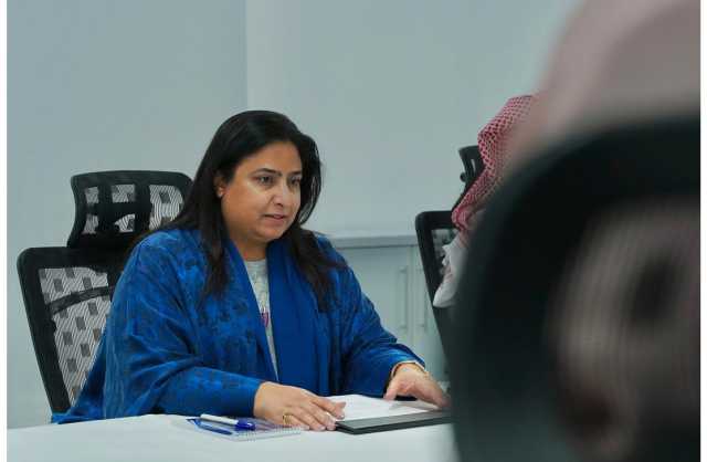 الشيخة رنا: حريصون على الاستمرار في تضمين القيم الوطنية بكافة الخطط والبرامج في معهد الإدارة