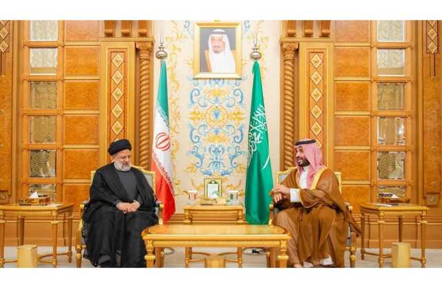 على هامش انعقاد القمة العربية الإسلامية.. ولي العهد السعودي يلتقي الرئيس الإيراني
