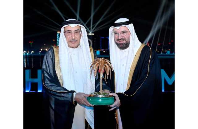 نيابة عن سمو ولي العهد رئيس مجلس الوزراء.. الشيخ خالد بن عبد الله يشهد وضع حجر الأساس لـ «بحرين مارينا»‎