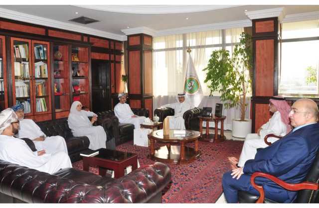وفد من جامعة السلطان قابوس يزور جامعة الخليج العربي