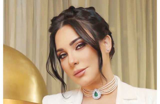 سلاف فواخرجي.. تسافر عبر «البوابات السبع»