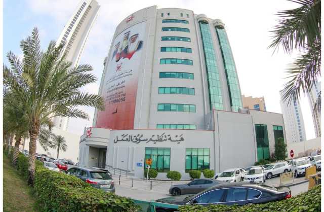 مواصلة تحسين وتطوير كافة الإجراءات المتصلة بتنظيم سوق العمل والرقابة عليها