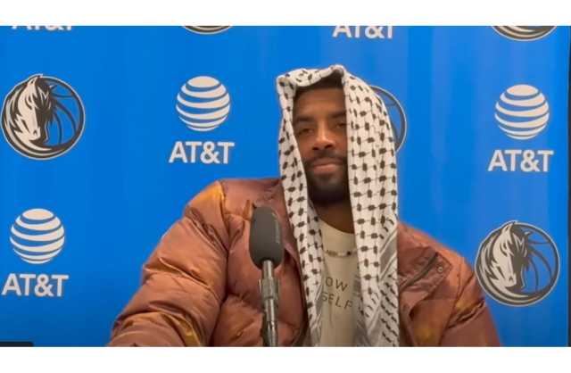 الأشهر بالعالم.. لاعب سلة أميركي بكوفية فلسطينية على الهواء