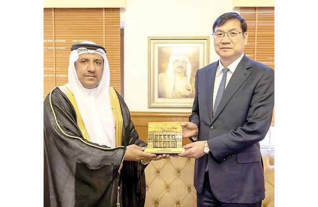 نائب المدعي العام الصيني يطلع على تجربة المحكمة الدستورية