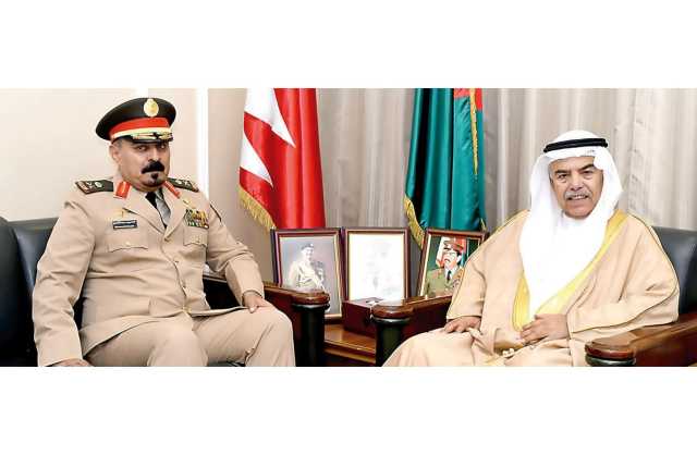 وزير الدفاع يبحث حفظ الأمن مع أمين عام التحالف الإسلامي العسكري لمحاربة الإرهاب