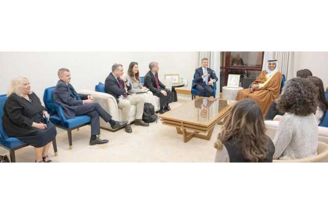 وزير شؤون مجلس الوزراء يؤكد العلاقات التاريخية مع المملكة المتحدة