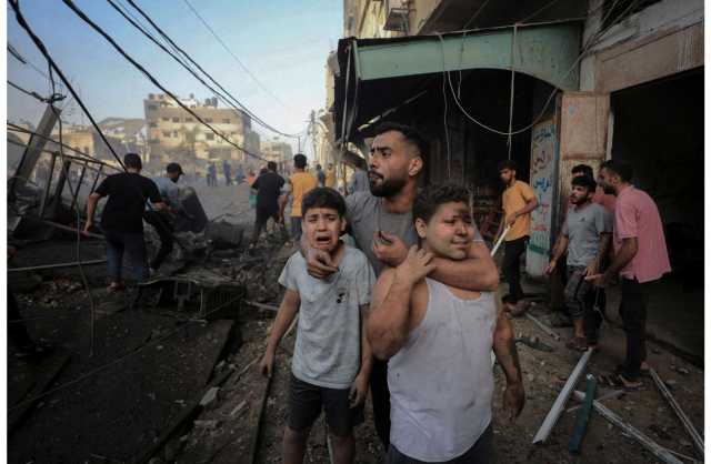 قصف مدفعي عنيف وآليات إسرائيلية تتوغل جنوب غزة.. وصواريخ القسام تستهدف بئر السبع