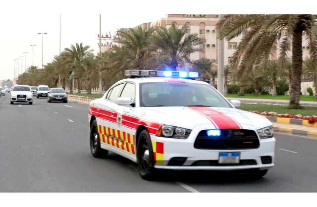 ‏اصطدام سيارة بدورية مرور أثناء مباشرتها لحادث على شارع الحوض الجاف