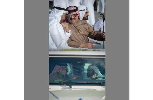 ناصر بن حمد ينشر صورًا عفوية لجلالة الملك المعظم مع محمد بن زايد ومحمد بن راشد