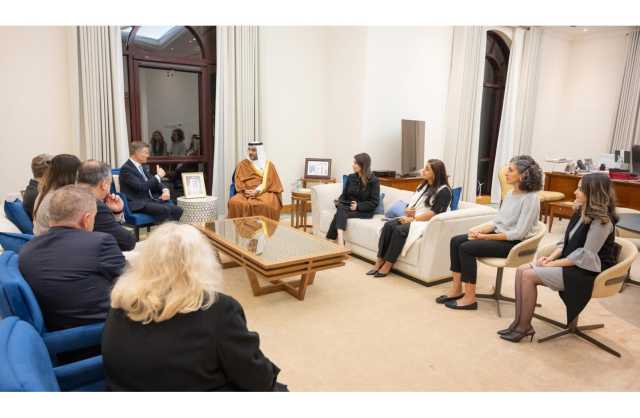 وزير شؤون مجلس الوزراء يستقبل وزير النقل البريطاني والوفد المرافق