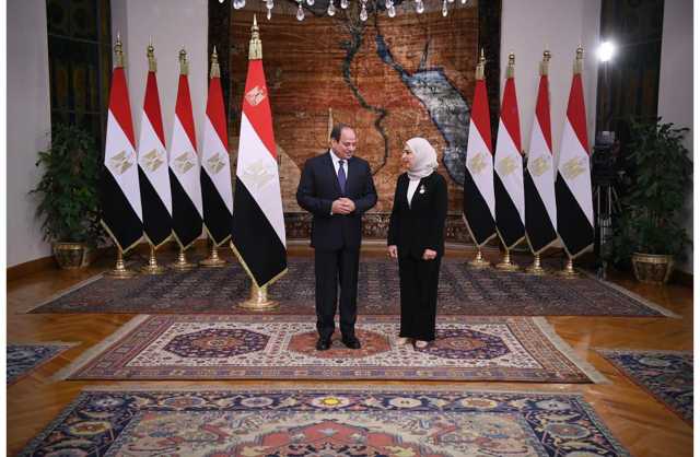رئيس جمهورية مصر العربية يتسلم أوراق اعتماد سفيرة مملكة البحرين في القاهرة