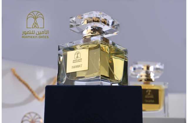 آخر الصيحات.. سعودي يبتكر عطراً وشامبو من التمر