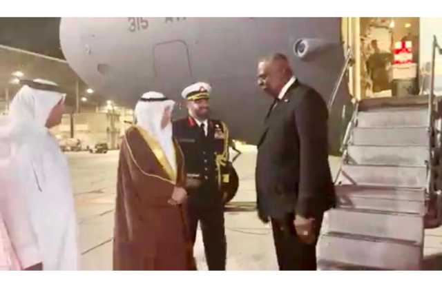وزير شؤون الدفاع يستقبل وزير الدفاع بالولايات المتحدة الأمريكية لدى وصوله إلى مملكة البحرين