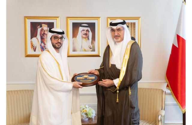 وكيل وزارة الخارجية للشؤون القنصلية والإدارية يستقبل سفير دولة الإمارات العربية المتحدة لدى مملكة البحرين بمناسبة انتهاء فترة عمله 