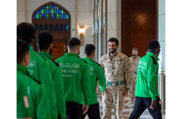بالصور.. ناصر بن حمد يستقبل فريق الحرس الملكي للملاكمة الفائز في بطولة «رويال رامبل»