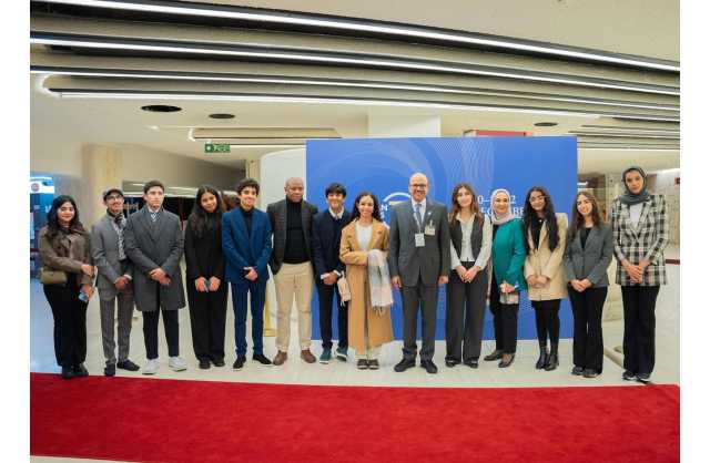 وزير الخارجية يلتقي بفريق من طلبة مدرسة بيان البحرين