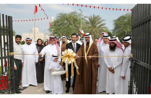 وزير شؤون البلديات والزراعة وسمو محافظ المحافظة الجنوبية يفتتحان مشروع تطوير عين الحنينية