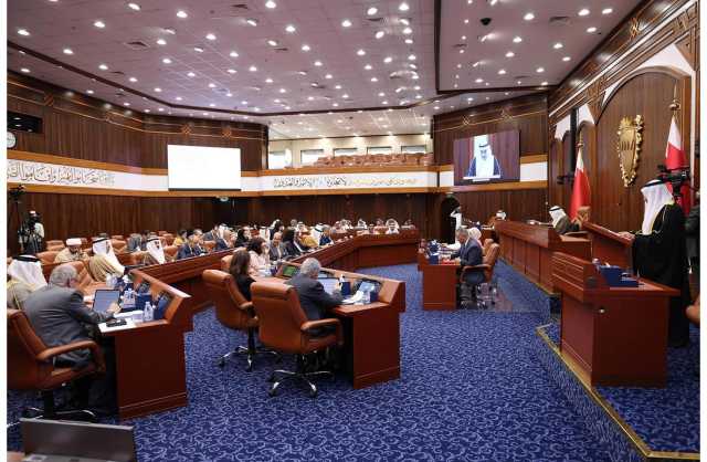«الشورى» يوقف قانون نيابي يسمح للموظف الحكومي بممارسة التجارة