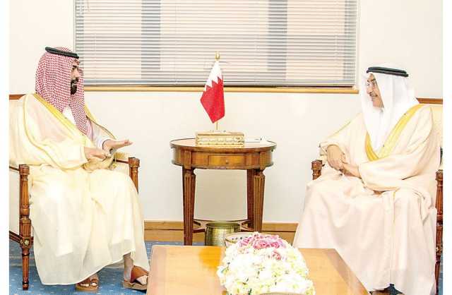 خالد بن عبدالـله ينوّه بجهود تنمية الشراكة بين البحرين والسعودية