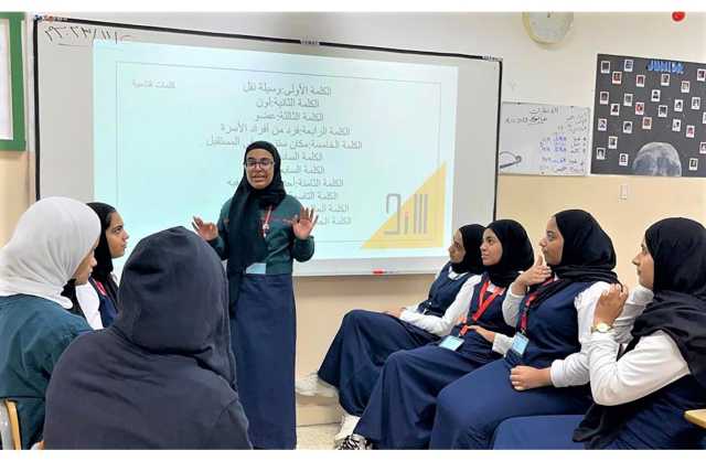 ضمن مركز «سند» لدعم ذوي العزيمة.. الطالبة شهد فردان تقدم ورش تعليم لغة الإشارة لزميلاتها