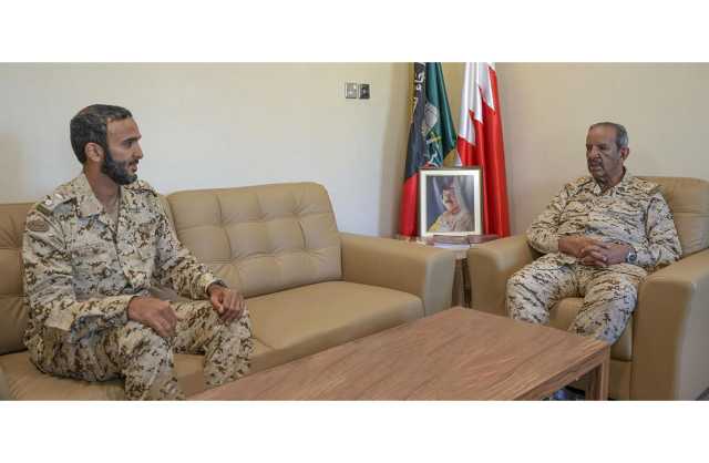 القائد العام لقوة دفاع البحرين يتفقد إحدى وحدات قوة دفاع البحرين‎