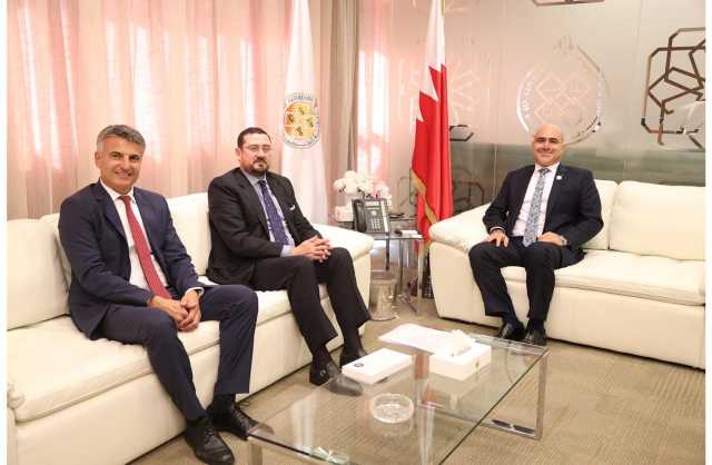 رئيس جامعة البحرين والسفير الإسباني يبحثان تعزيز التعاون المشترك