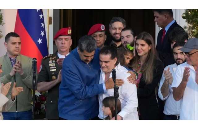 الولايات المتحدة وفنزويلا تتبادلان سجناء.. مادورو يستقبل صديقه المقرّب في القصر