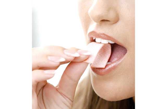 ماذا يحدث إذا مضغت العلكة أكثر من 3 دقائق؟