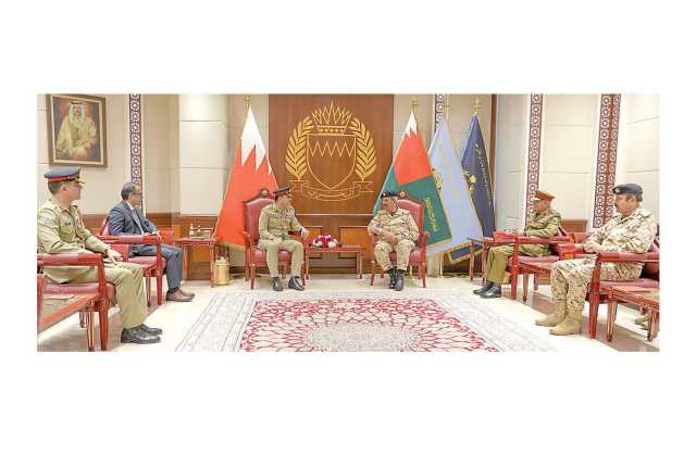 القائد العام وقائد الجيش الباكستاني يبحثــــان سبــــل تطويـــر التنسيـــق العسكــري