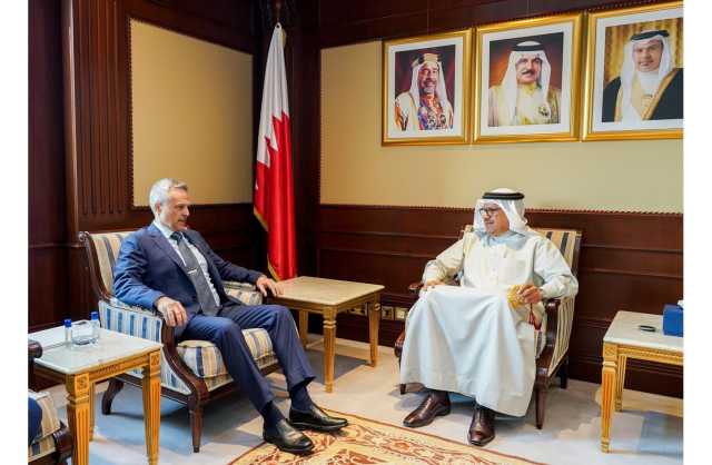 وزير الخارجية يستقبل سفير روسيا الاتحادية لدى مملكة البحرين