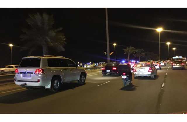ازدحام مروري على شارع الشيخ عيسى بن سلمان بالقرب من منطقة سار باتجاه منطقة البديع إثر حادث بين عدة مركبات