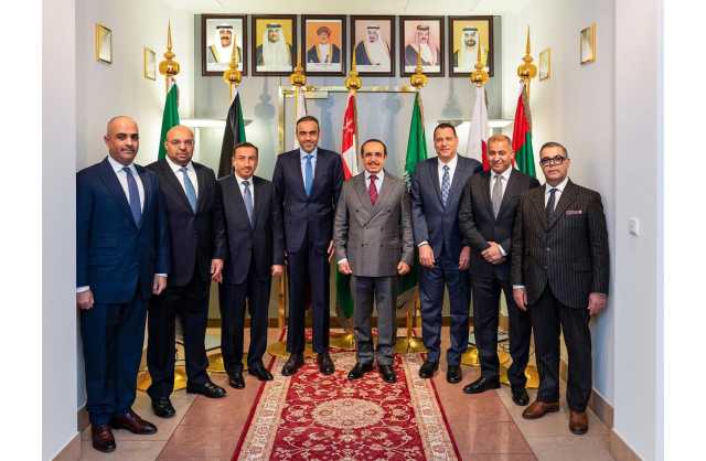 وزير الداخلية يبحث التعاون بين المدرسة الإسبانية للفروسية وشرطة الخيالة في مجالات التدريب وتبادل الخبرات