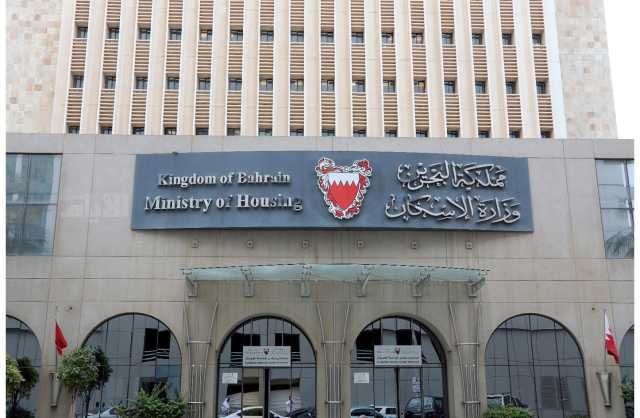 مطلّقة ولديّ ابنتان عاطلتان وأسكن في إيجار