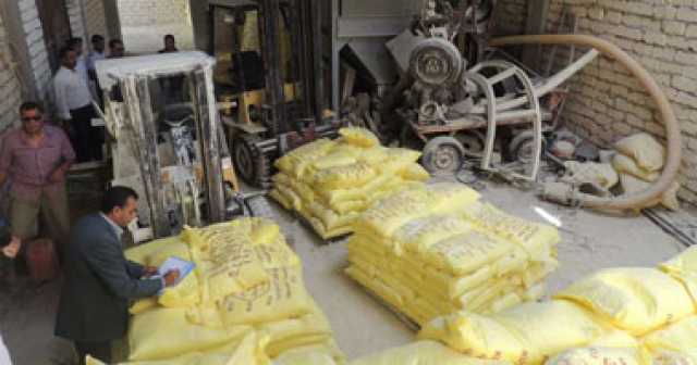 180 ألف طن مجهولة المصدر.. سقوط مصنع أسمدة مخالف بالصف