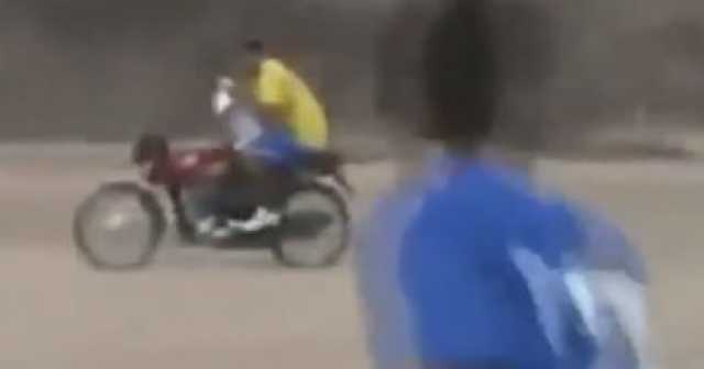 ضبط قائد دراجة نارية يسير برعونة في مدينة نصر
