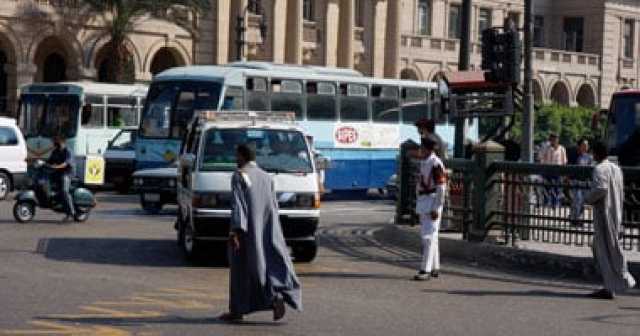 خطوط تحديد أماكن توقف المركبات على الطرق منعا للحوادث.. اعرفها