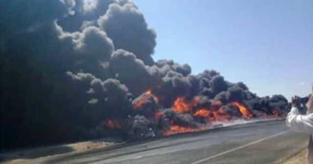 تفحم جثة سائق ومرافقه بعد اشتعال النيران فى سيارة تريلا بطريق أبو سمبل