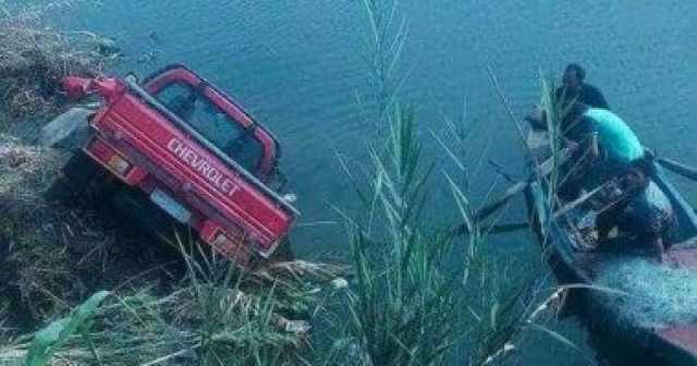بالأسماء.. إصابة 5 أشخاص إثر انقلاب سيارة فى ترعة بأسوان