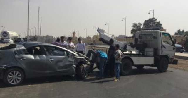 إصابة 5 أشخاص إثر حادث تصادم سيارتين بطريق إسكندرية الصحراوى