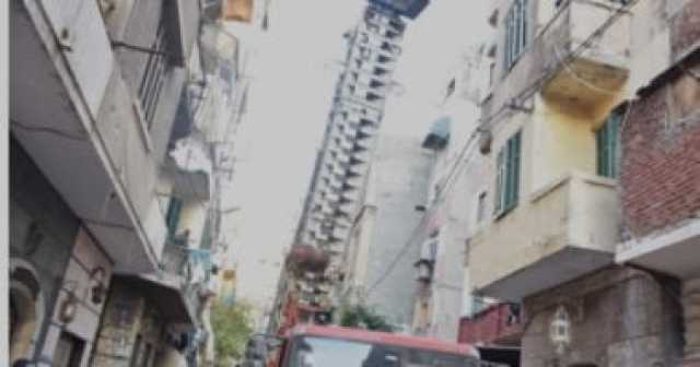 إنقاذ سيدة محتجزة داخل شقة سكنية فى حدائق القبة.. فيديو