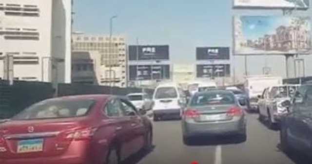 زحام مرورى أعلى كوبرى أكتوبر بسبب حادث تصادم سيارتين