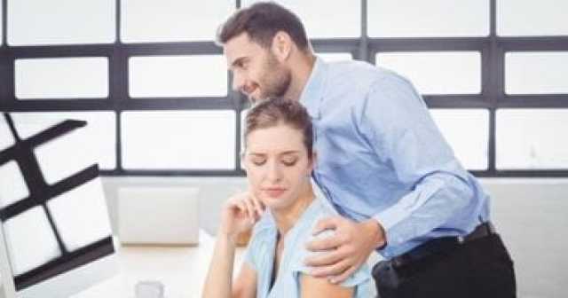 موظفة تتهم زميلها بالتحرش في الوراق