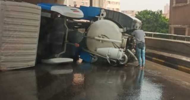 إصابة شخصين فى حادث سيارة نقل على طريق مصر-إسكندرية الزراعى أمام كفر أبو جمعة