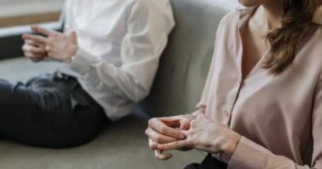 رجل يلاحق زوجته بـ6 دعاوى تعويض لحصولها على نفقات غير مستحقة وتزويرها مستندات