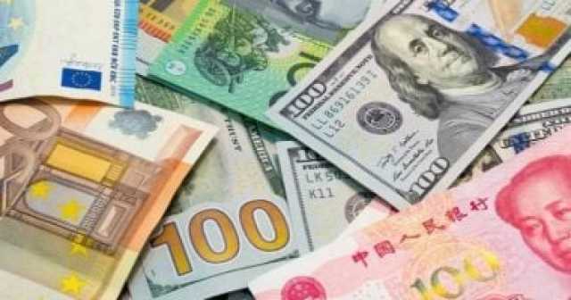 ضبط 12 شخصا يروجون عملات مزورة