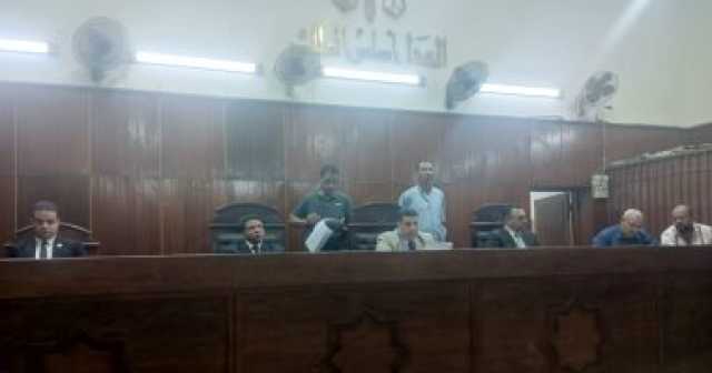 المشدد 10 سنوات لعاطلين متهمين بسرقة دراجة نارية بالإكراه فى سوهاج