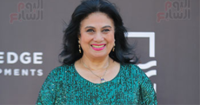 التحقيق فى اتهام الفنانة سلوى عثمان لشخص بانتحال شخصيتها على وسائل التواصل