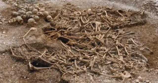جرائم تكشفها الصدفة.. رسالة بريدية تكشف قبر أسفل منزل